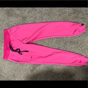 Figs electric orchid Zamora jogger, size small.